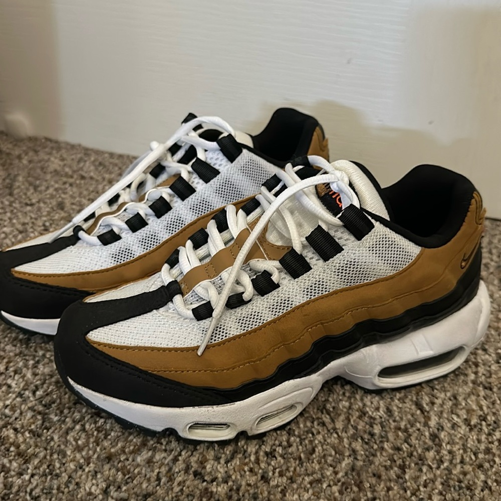 ‼️🚨EUC Nike Air Max, worn once!